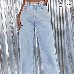 ROMWE light wash mom jeans